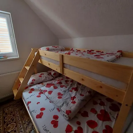 Vakantiehuis Vikendica Centar Ponijeri